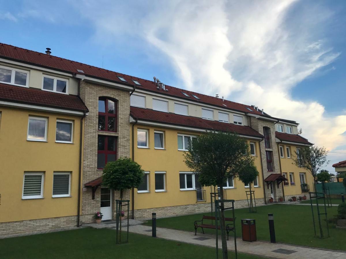 Prestige Apartment Komárno Exterior foto